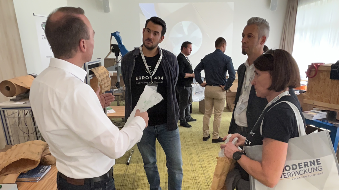 Verkaufsgespräch am Innovation 2022 in Graz zum Thema Verpackungsmaschinen | © MVH