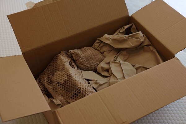 kartonbox-papierpolsterung-innen