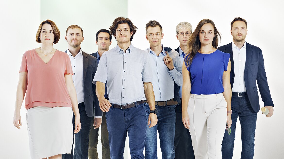 asr22-cover-sustainability-team-portrait